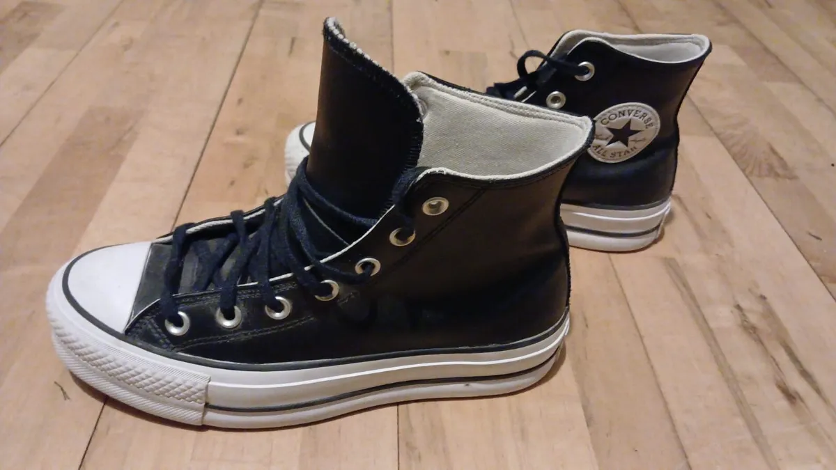 Converse boots size 5.5 - Image 1
