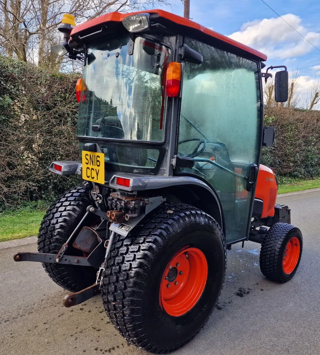 Kubota STW40 40hp Compact Tractor - Image 4