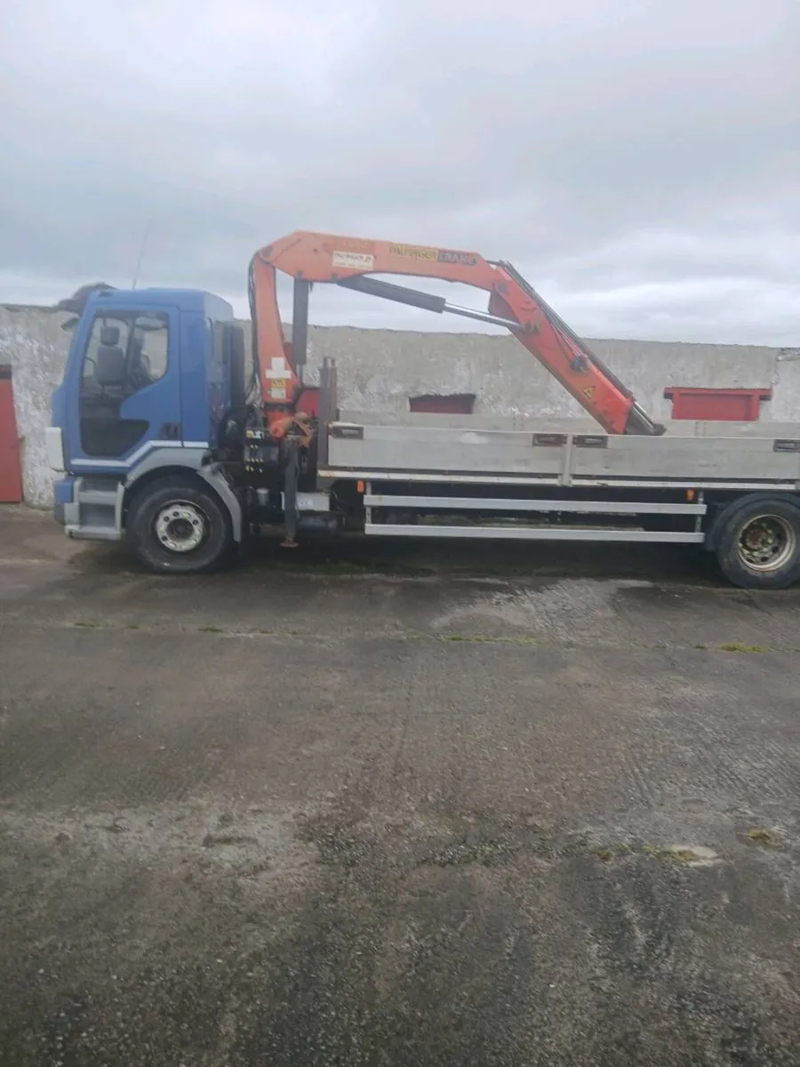 Volvo crane truck - Image 2