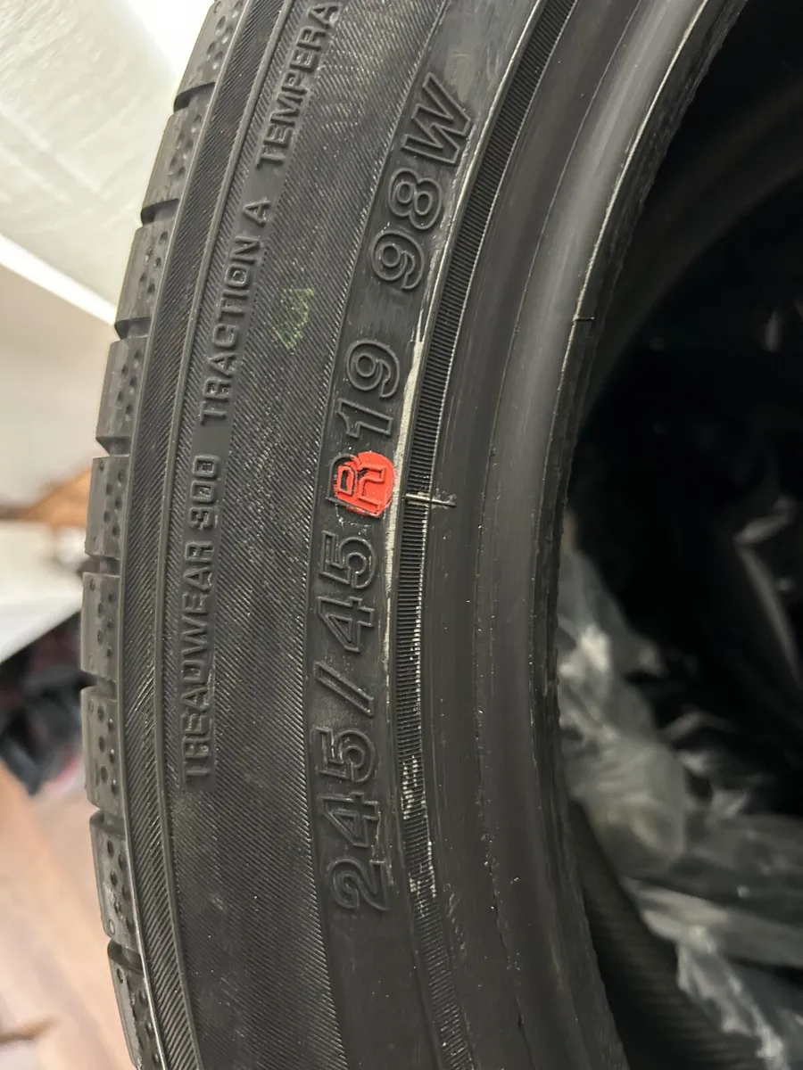 Tyres 245/45.19 - Image 2