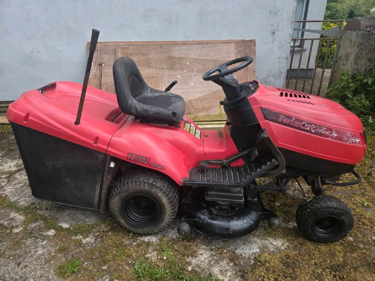 Castlegarden ride-on lawnmower - Image 1