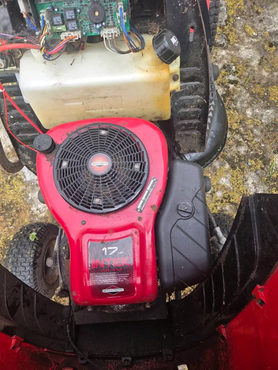 Castlegarden ride-on lawnmower - Image 2