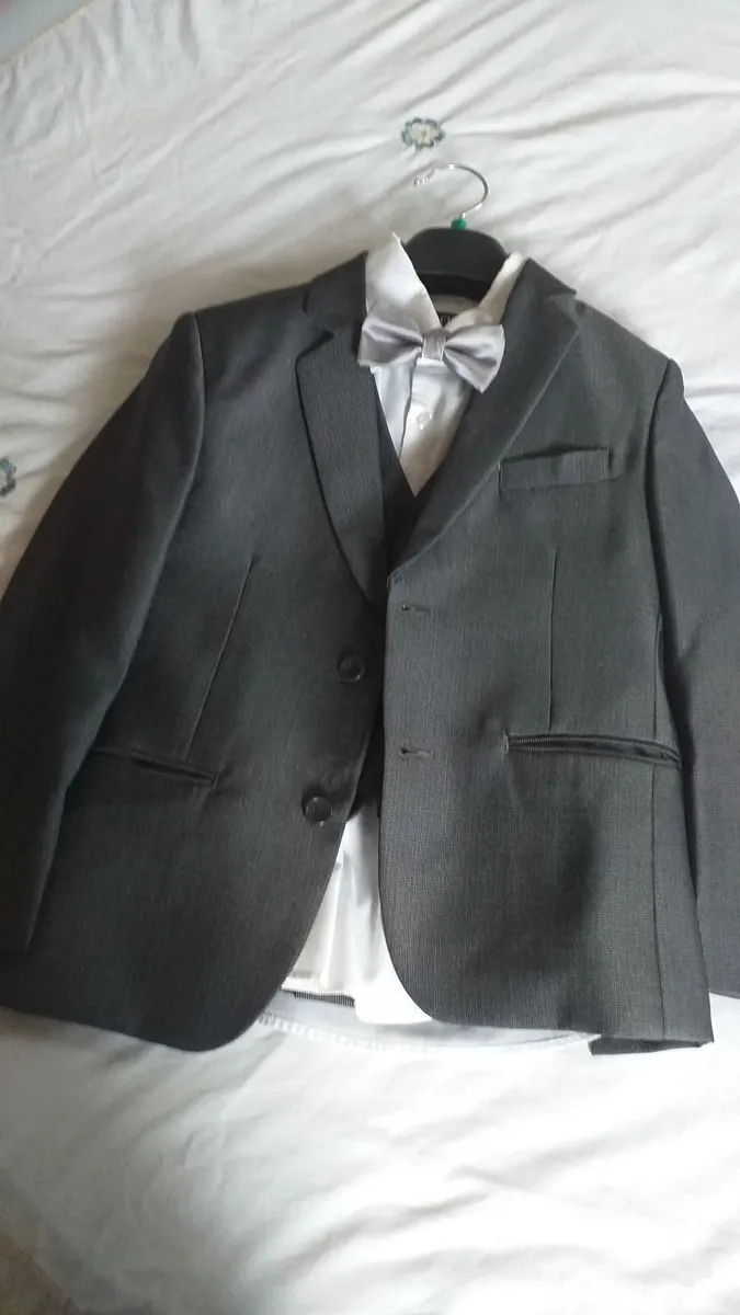 Boys suit - Image 4
