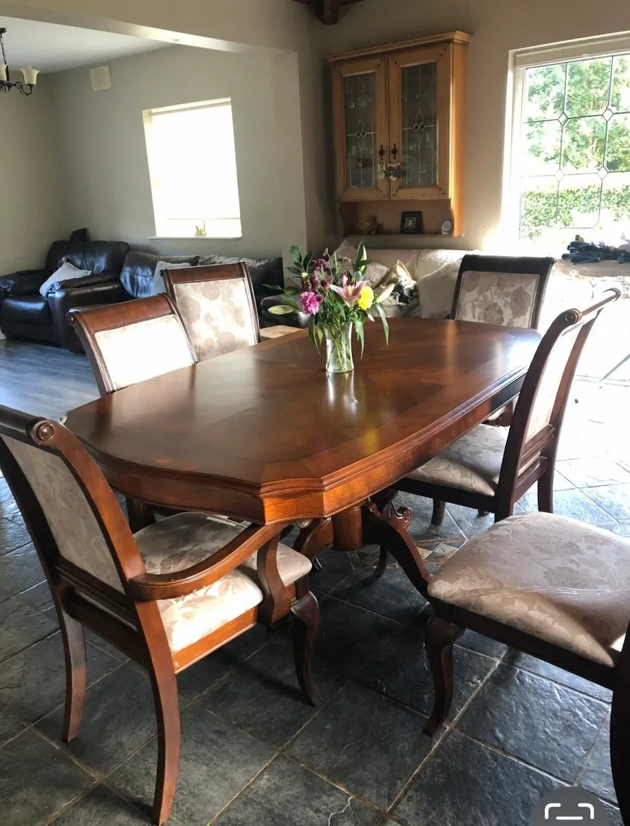 Table &6 chairs - Image 3
