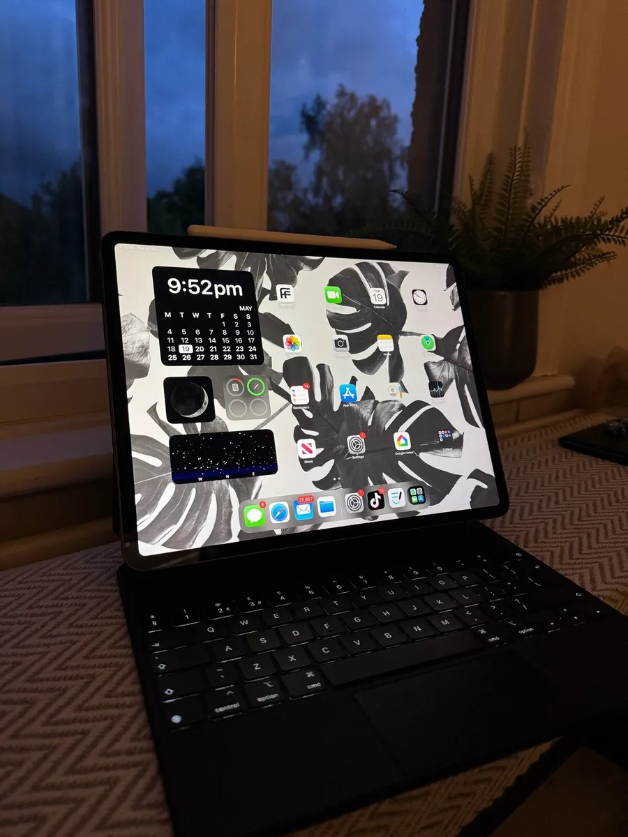 Apple Magic Keyboard - Image 1