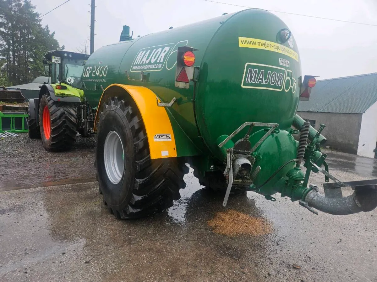 Major 2400 gal tank - Image 1