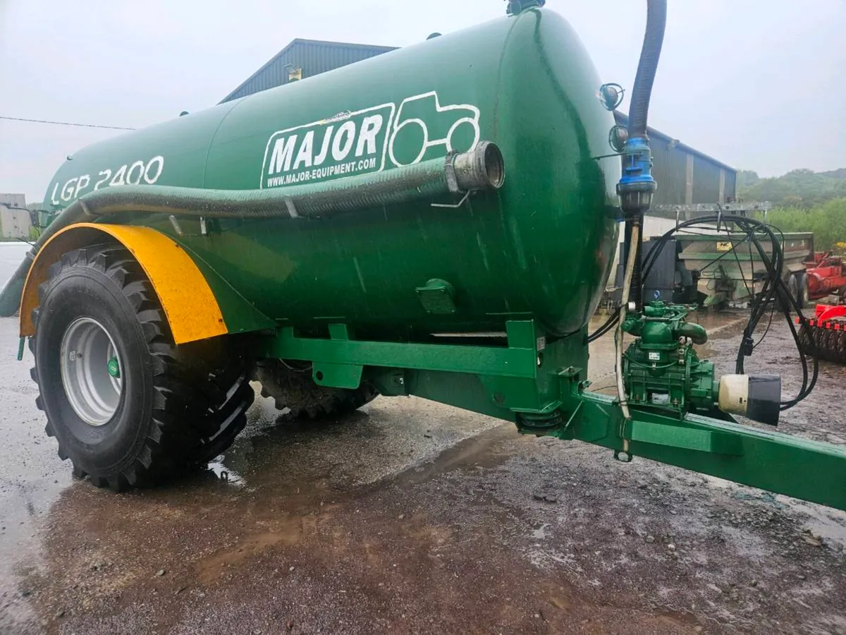 Major 2400 gal tank - Image 2