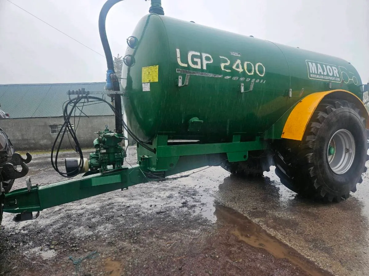 Major 2400 gal tank - Image 4