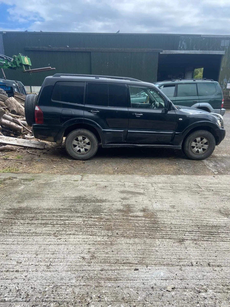 Mitsubishi pajero for breaking - Image 3