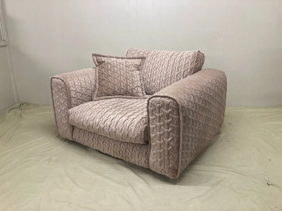 Snuggle Chair - Image 1