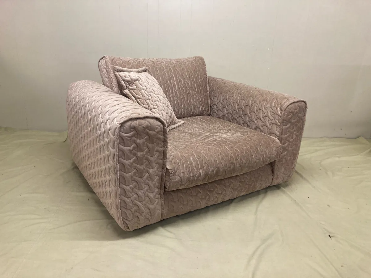Snuggle Chair - Image 2
