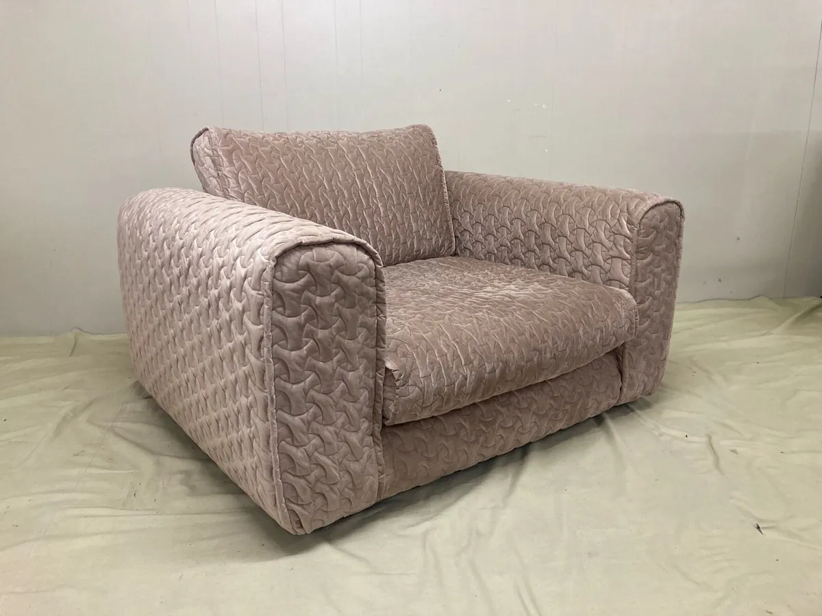Snuggle Chair - Image 3