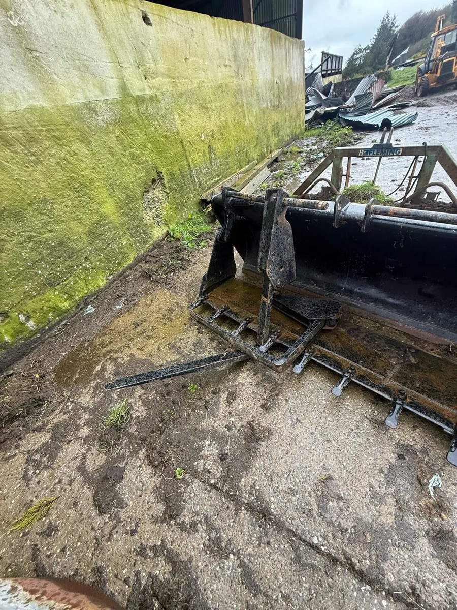 JCB 3cx 4in1 bucket - Image 1