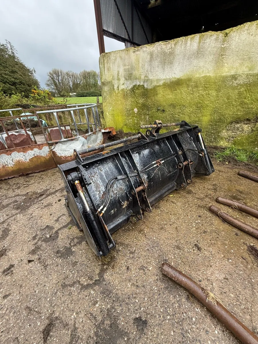 JCB 3cx 4in1 bucket - Image 3