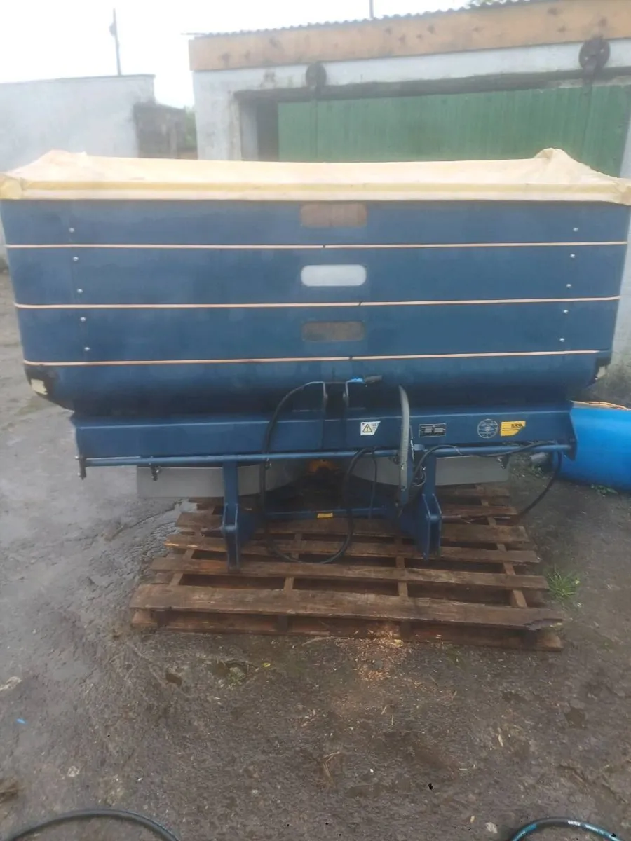 K r m fertilizer spreader - Image 1