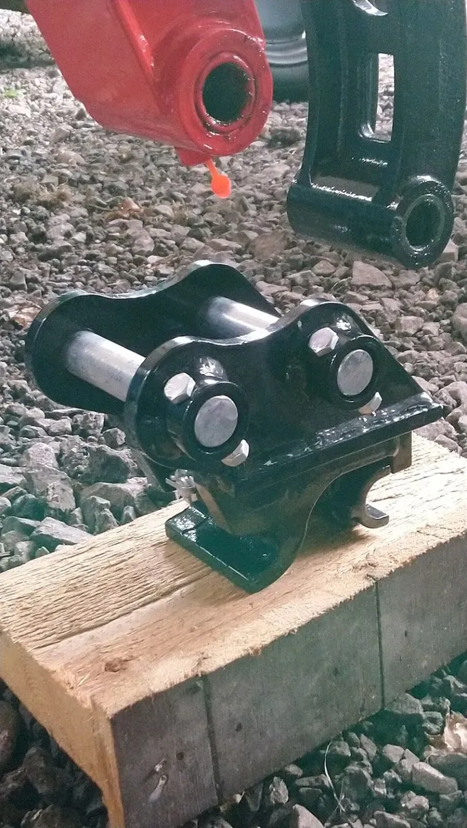 MINI DIGGER SEMI QUICK HITCH 25mm pins - Image 3