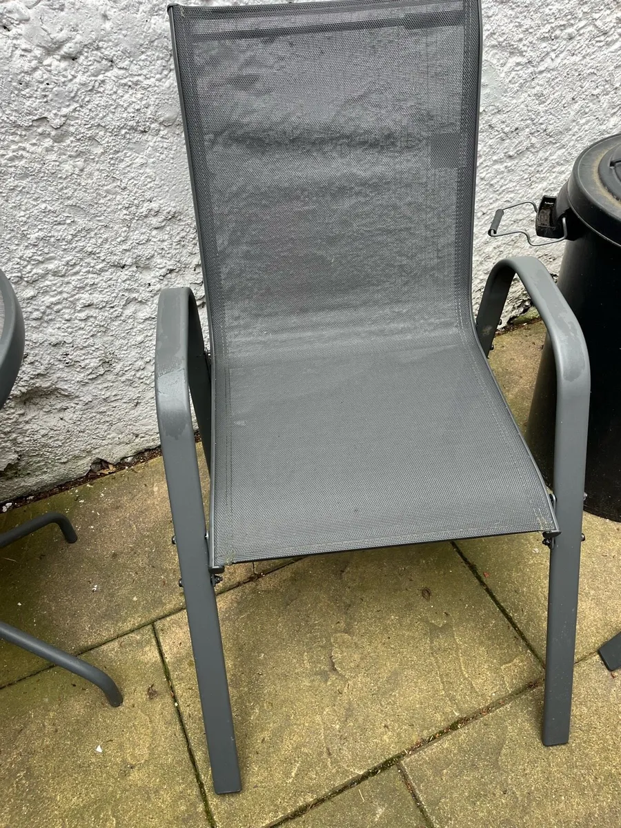 Outdoor table and chairs - Image 2