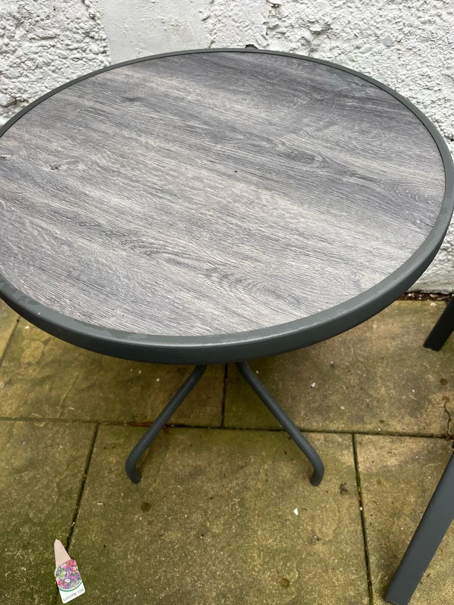 Outdoor table and chairs - Image 3