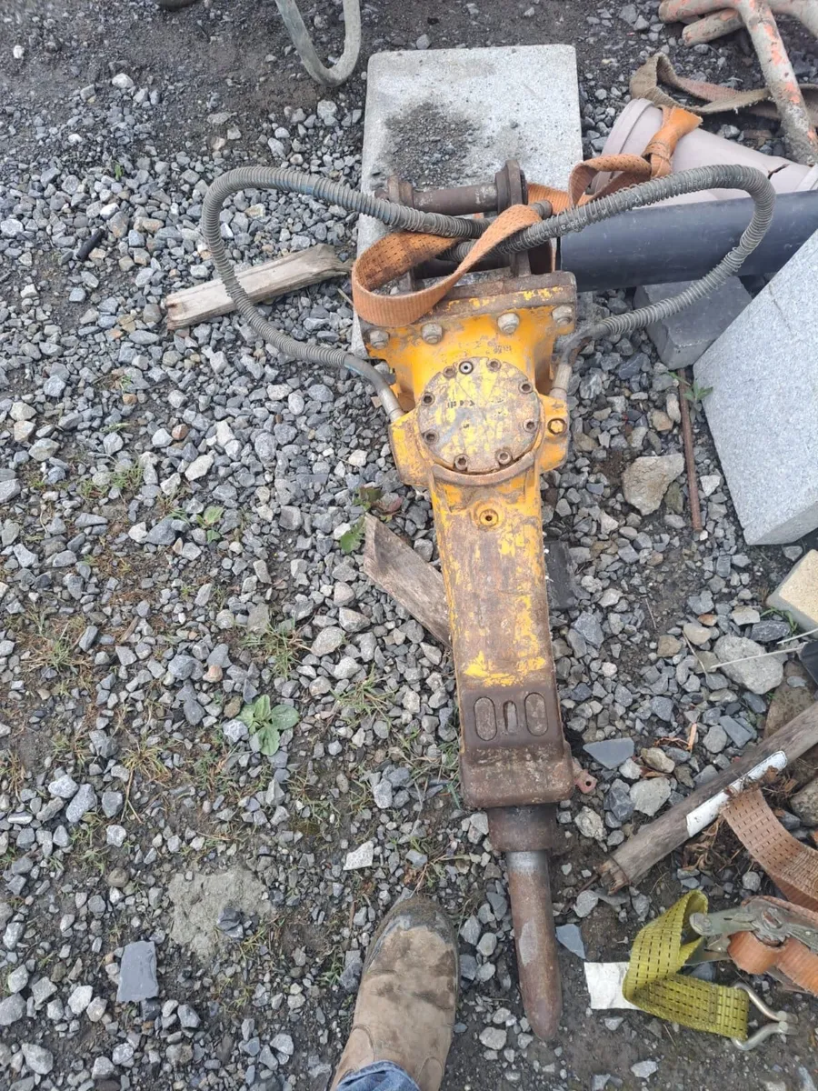 Hydraulic breaker - Image 1