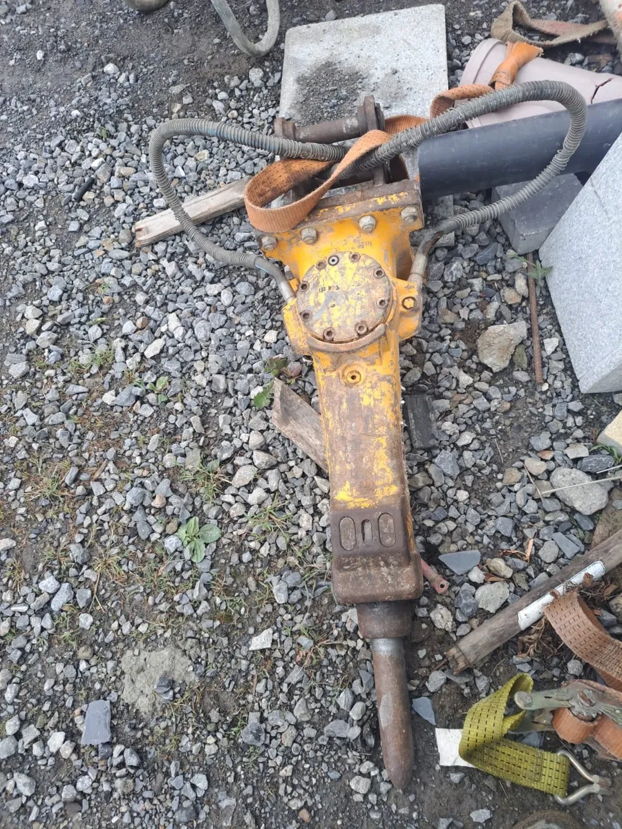 Hydraulic breaker - Image 2