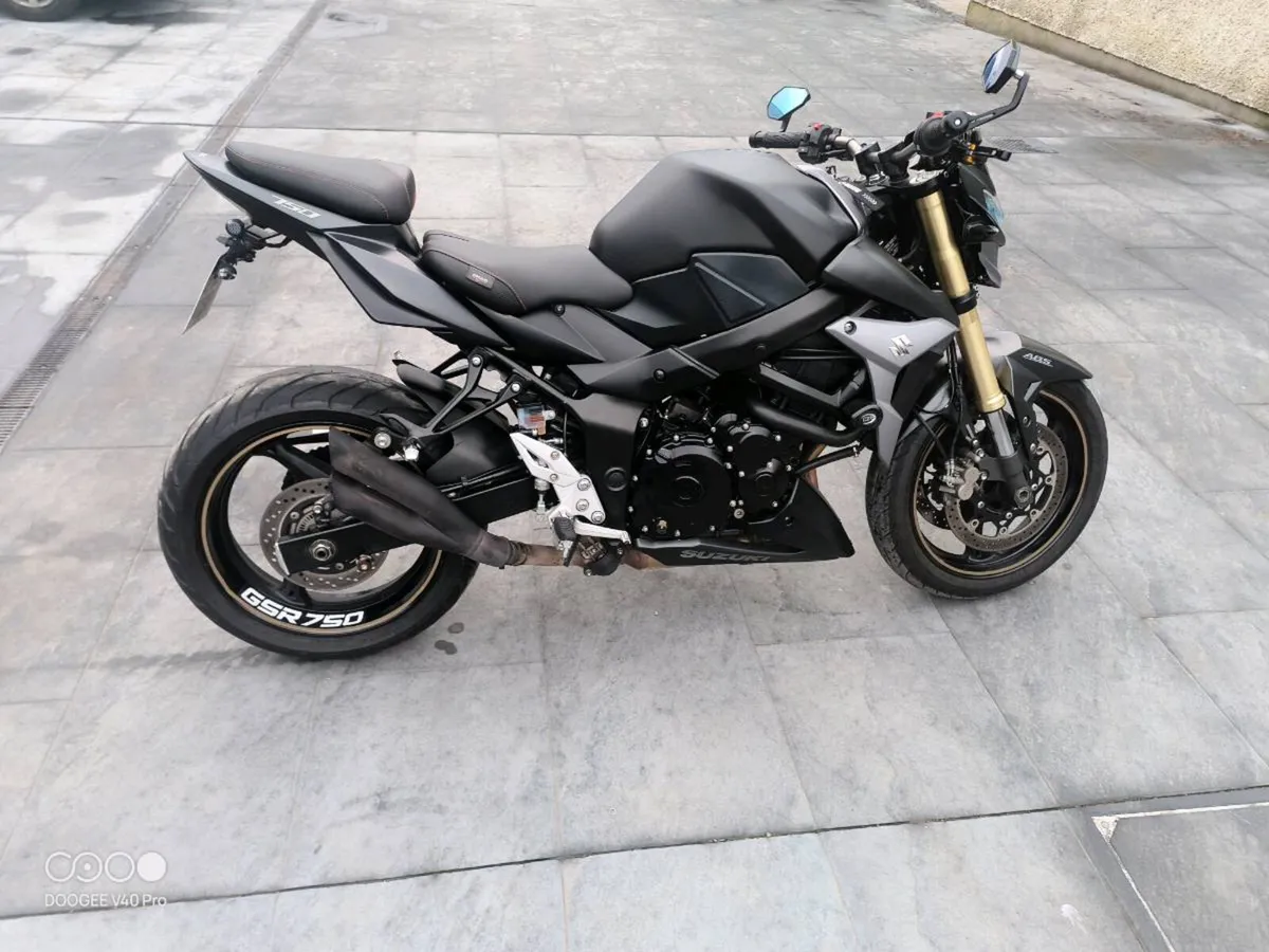 Suzuki GSR750 - Image 4