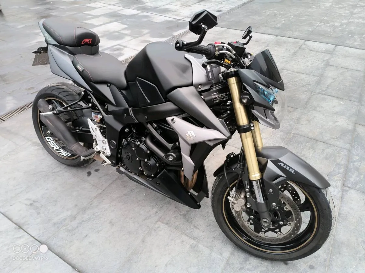 Suzuki GSR750 - Image 1