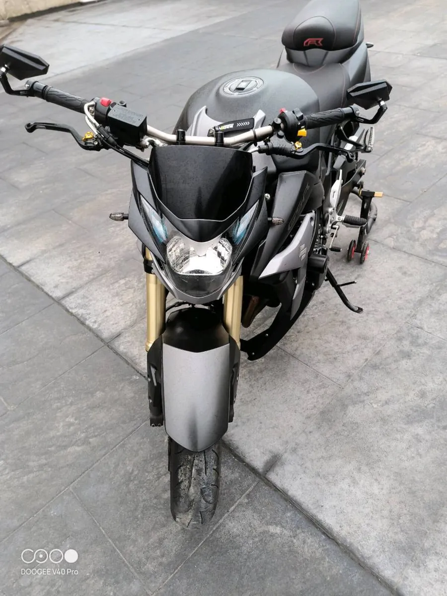 Suzuki GSR750 - Image 2