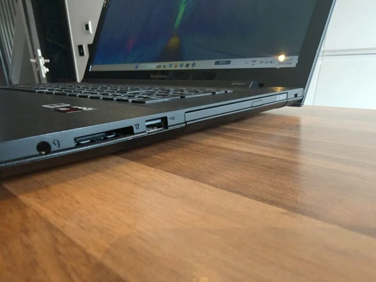 Lenovo G70 | AMD A8 | 17.3" HD+ | DVD | 8GB | 240G - Image 4