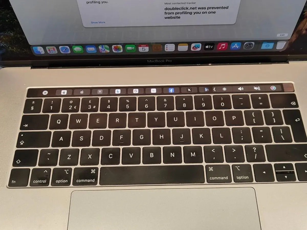 Apple MacBook Pro 15.4" 2018, 6 Core i7 2.2GHz 16GB 500GB A1990 Touch Bar (Battery Cycle: 431) - Image 3