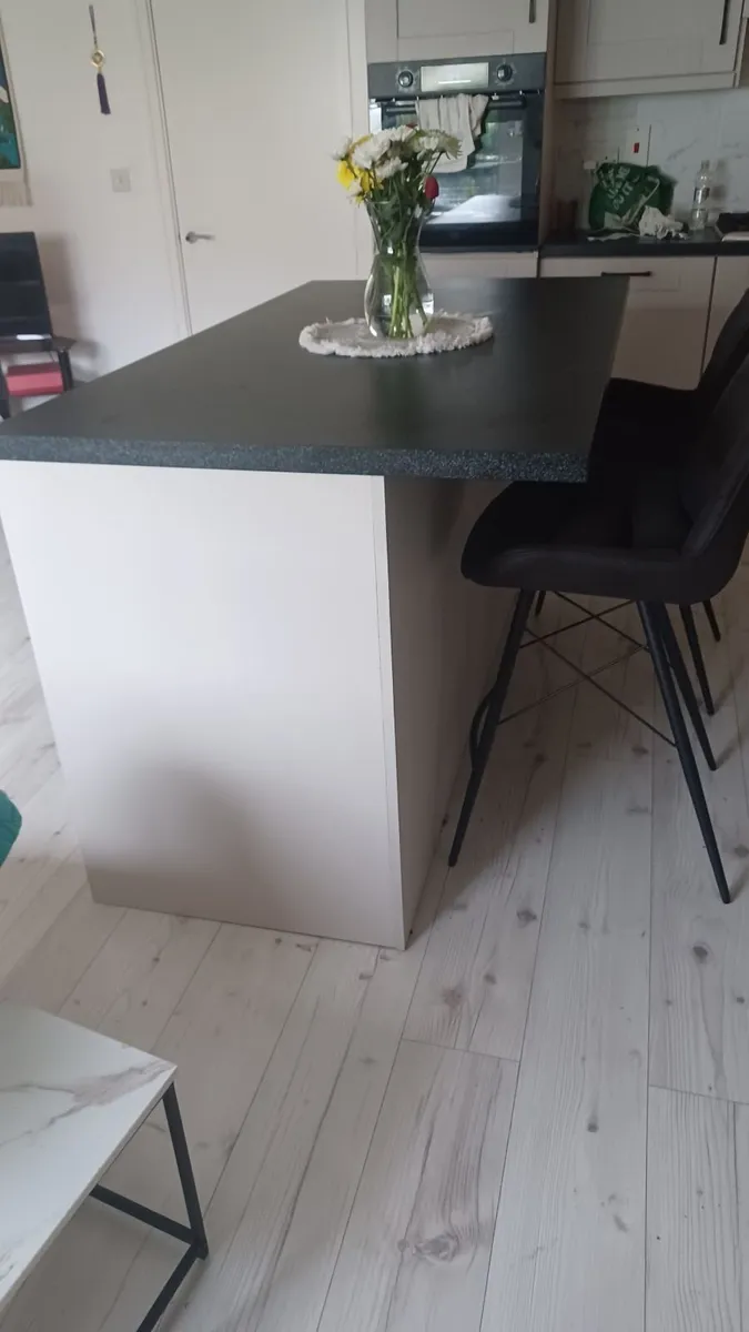 Kitchen island - Image 2