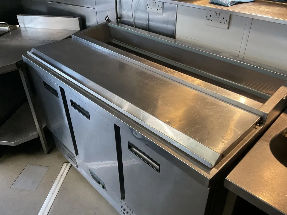 Unreserved Auction Of Bochelli's Restaurant - Image 3