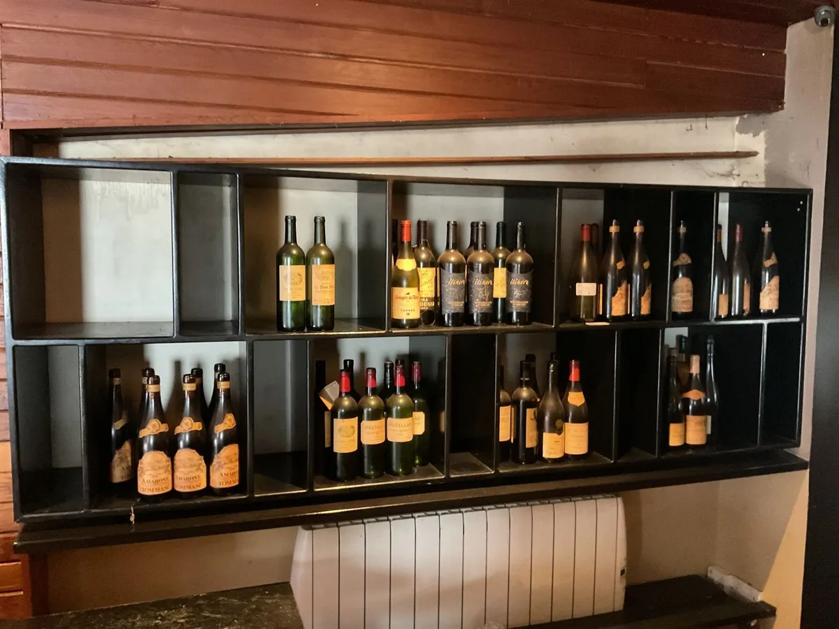 Unreserved Auction Of Bochelli's Restaurant - Image 1