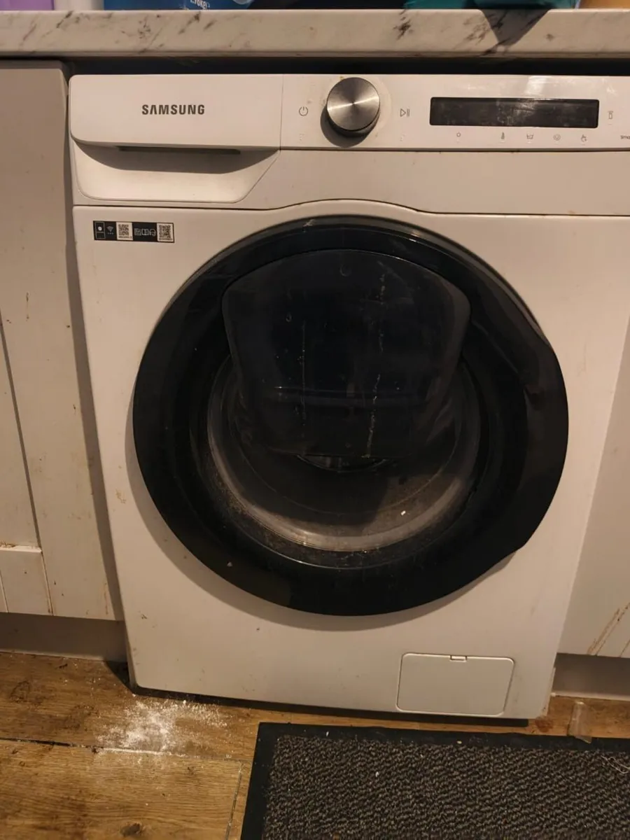 Samsung Fridge & Washer, Beko Oven/Hob, Microwave - Image 3