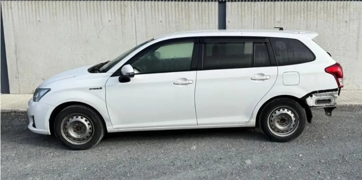 2015 Toyota Corolla Fielder Automatic 1.5 Petrol C - Image 3