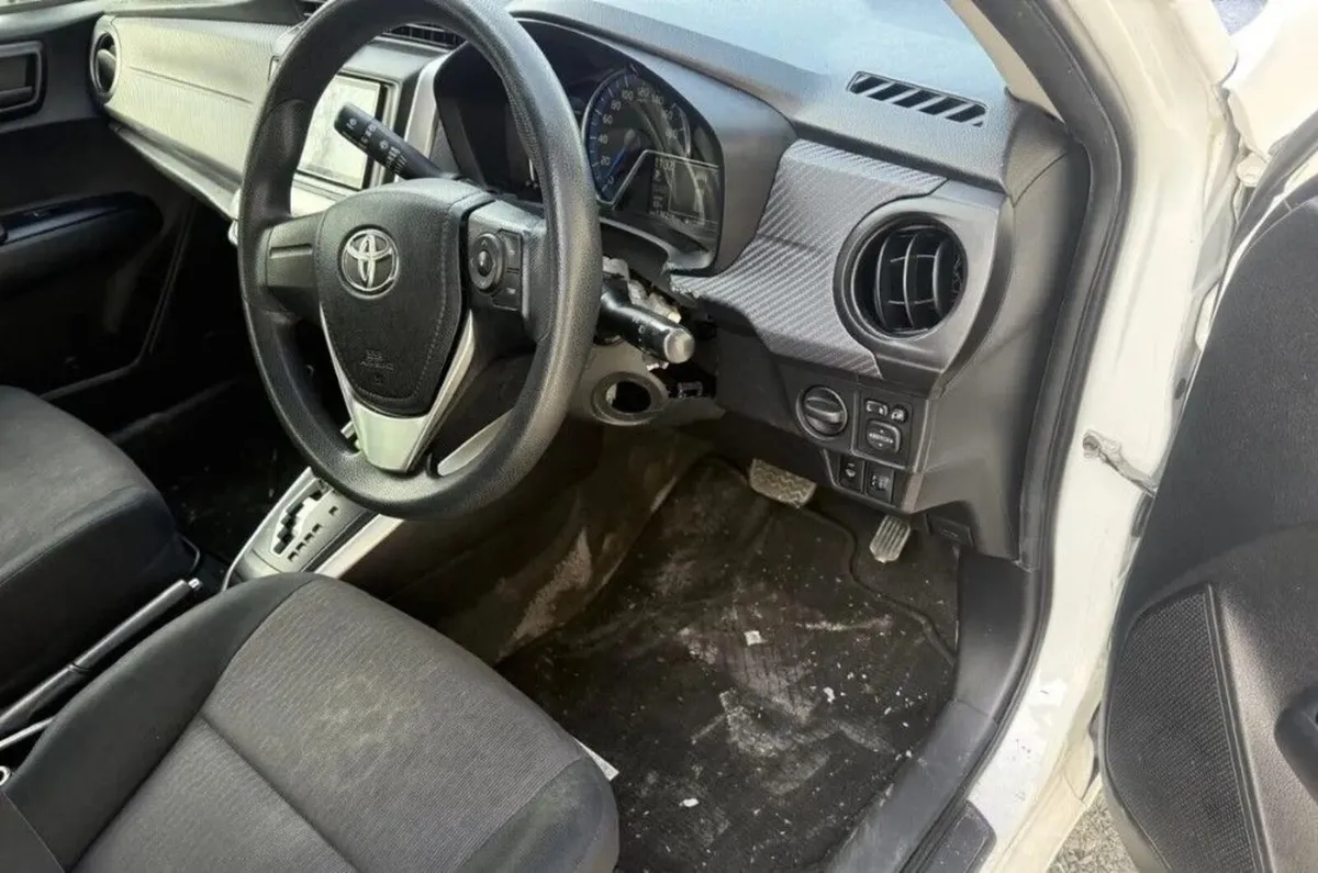 2015 Toyota Corolla Fielder Automatic 1.5 Petrol C - Image 4