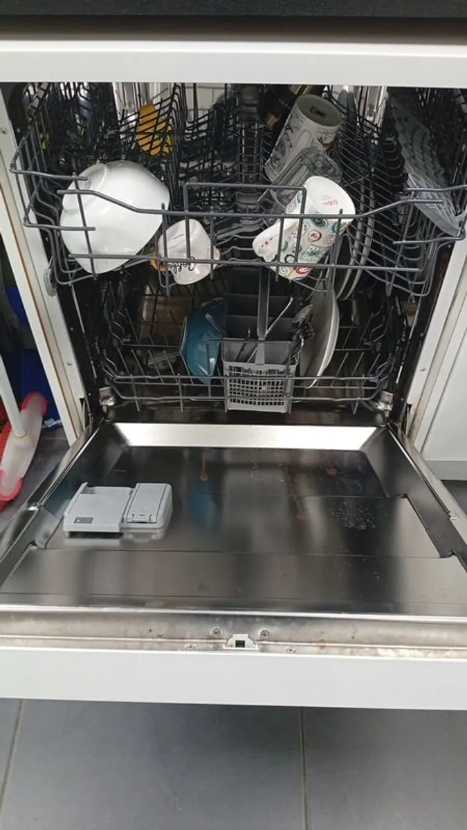 Dishwasher - Image 4