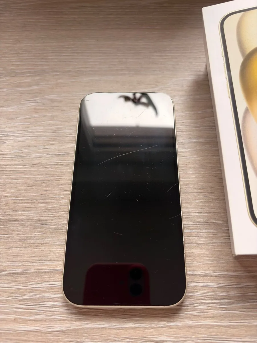 iPhone 15 - Image 2