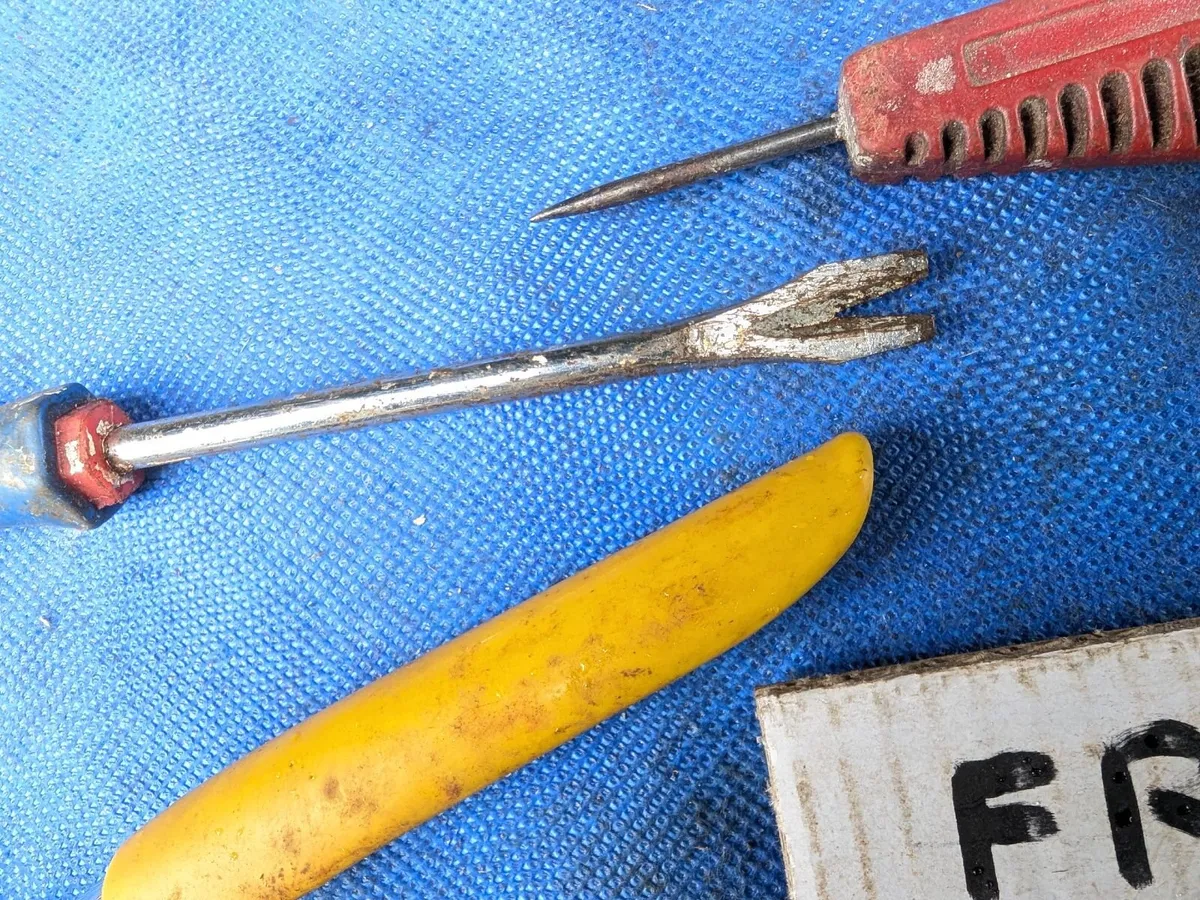 3 Upholsterers Tools - Image 3