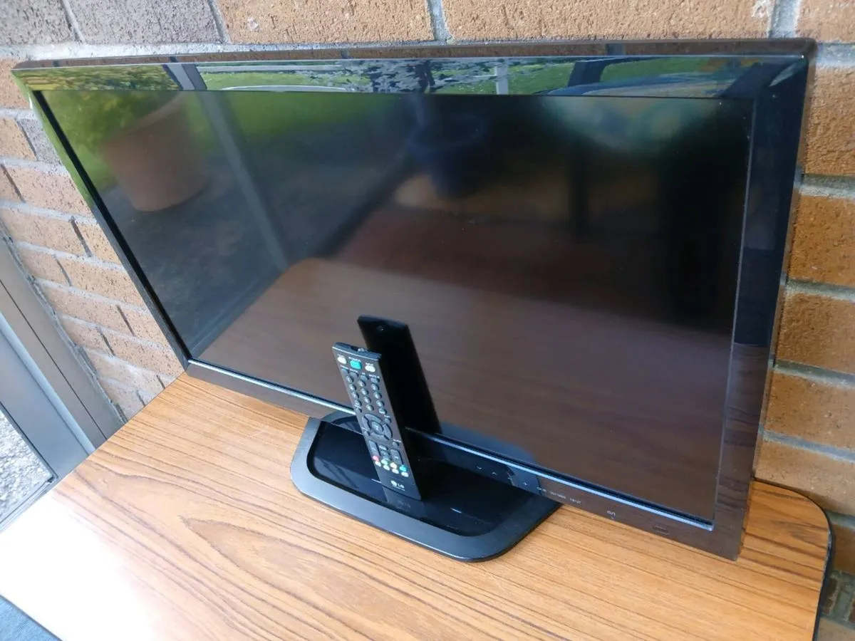 Lg 26 inch hdmi Saorview tv with scart socket. - Image 2