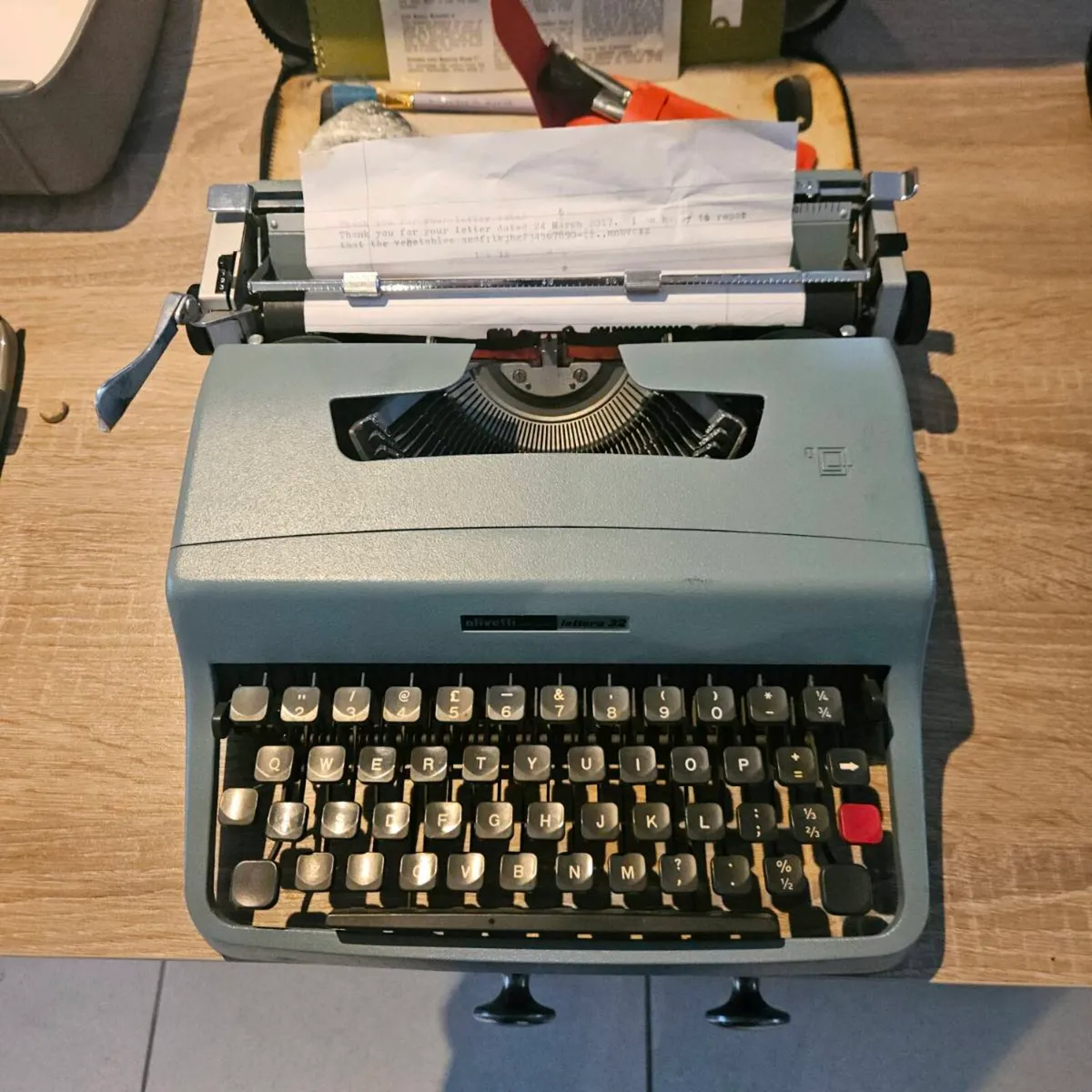 Olivetti lettera 32 typewriter - Image 3