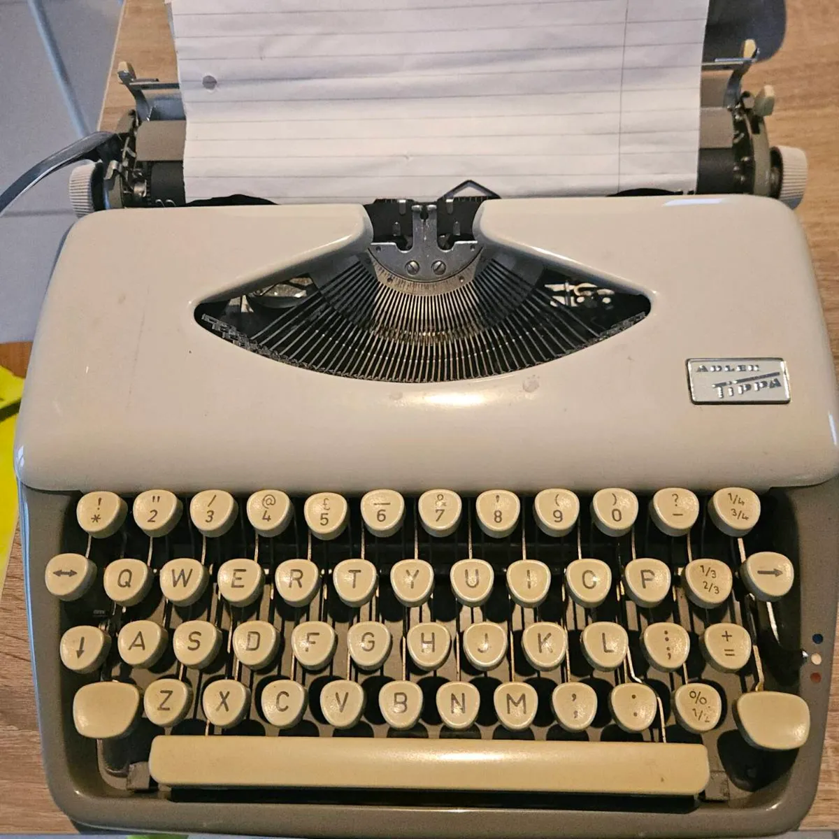 Adler tippa typewriter - Image 1