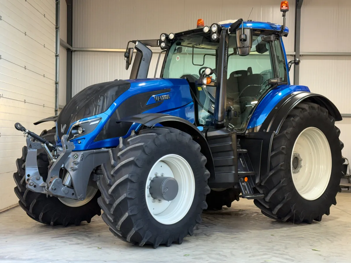 Valtra T194 ***Only 1900 hours!! As new!!*** - Image 1