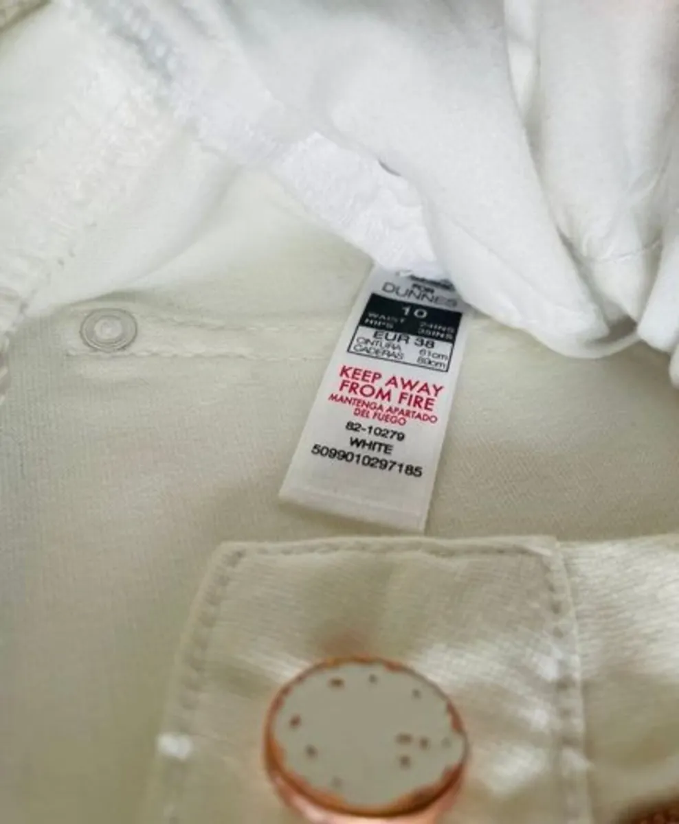 Ladies White Jeans: Size 10  Never worn - Image 4