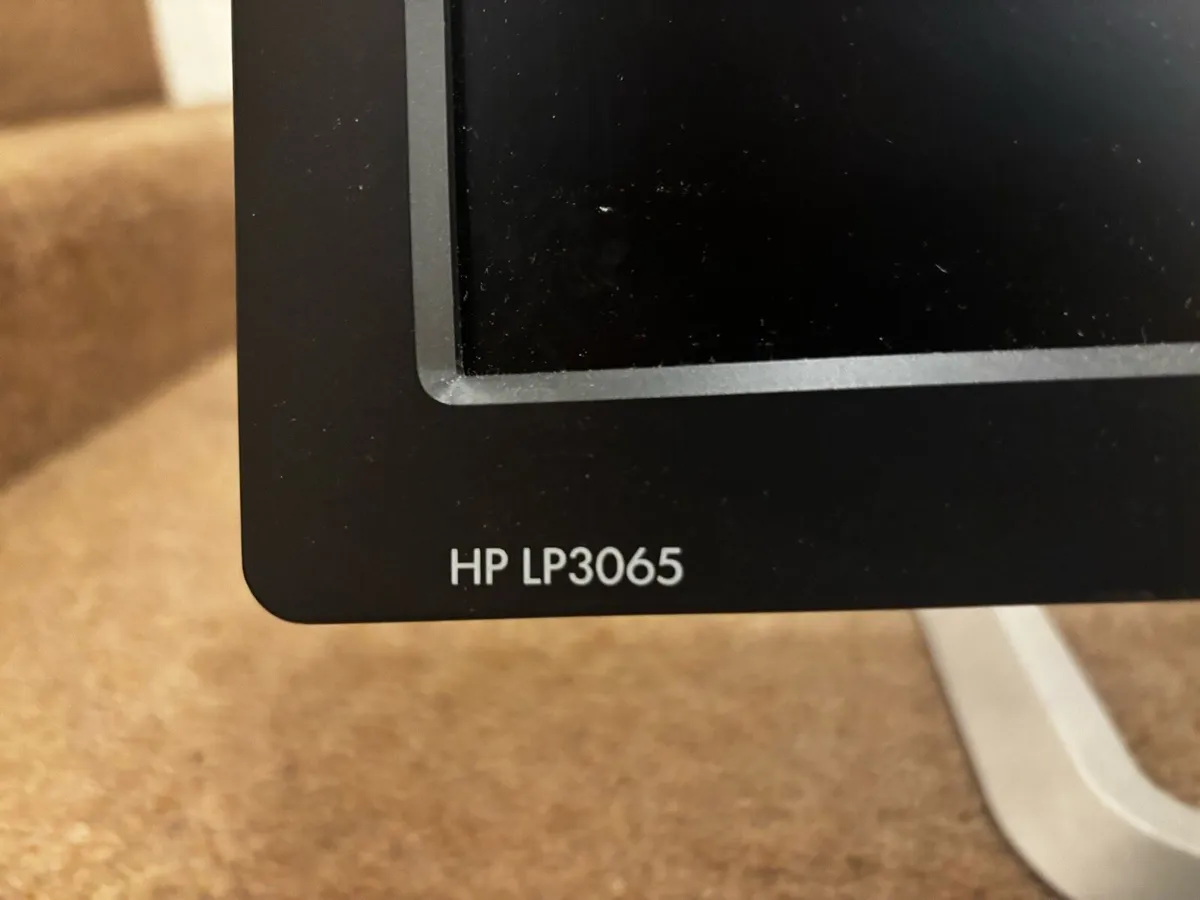 HP LP3065 30" 2k monitor - Image 4