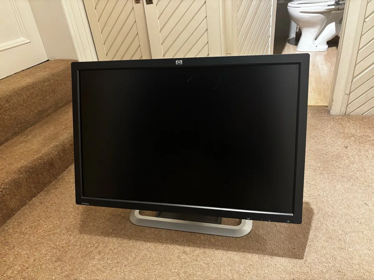 HP LP3065 30" 2k monitor - Image 1