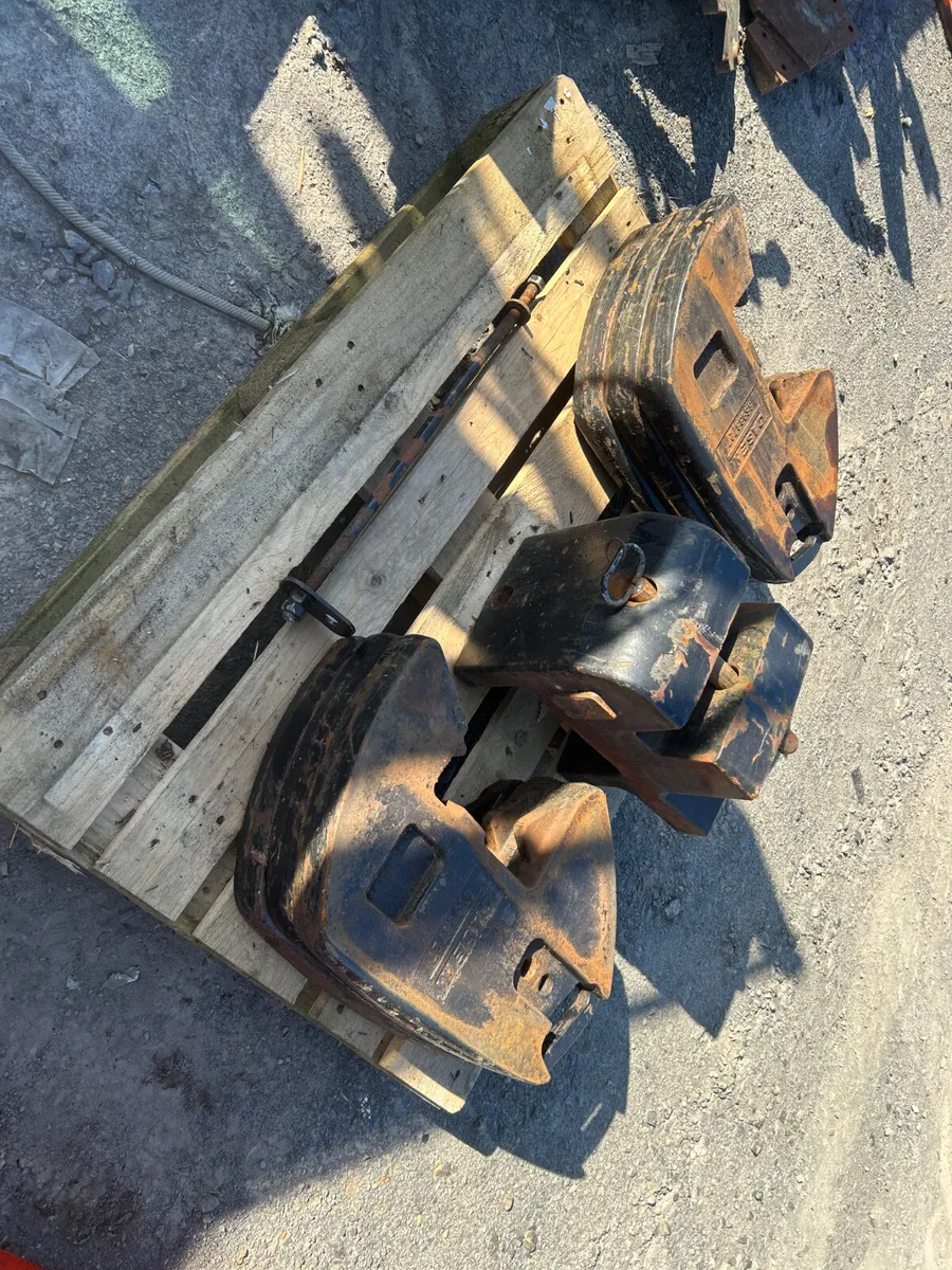 Case Maxxum/MX Front Weights - Image 4