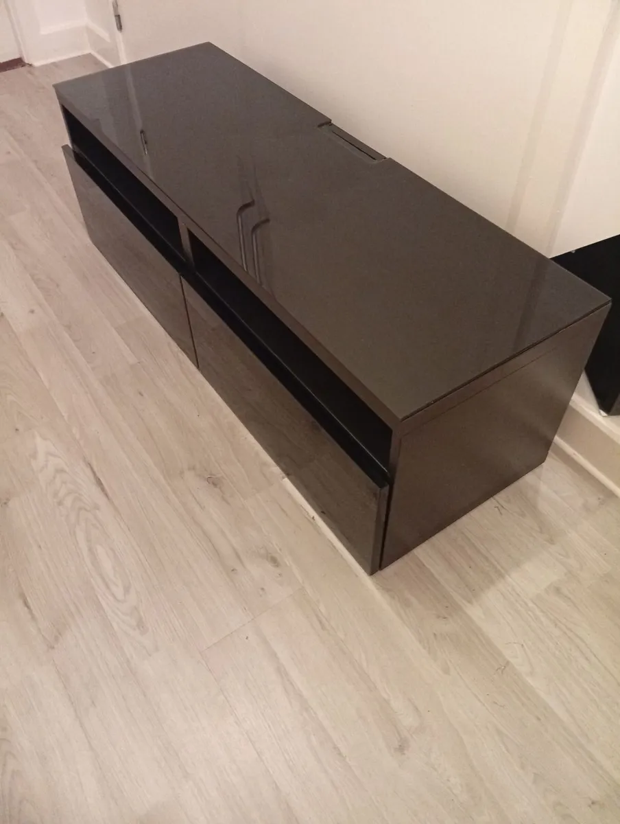 Modern Quality Glass Top TV Bench Unit - Image 1