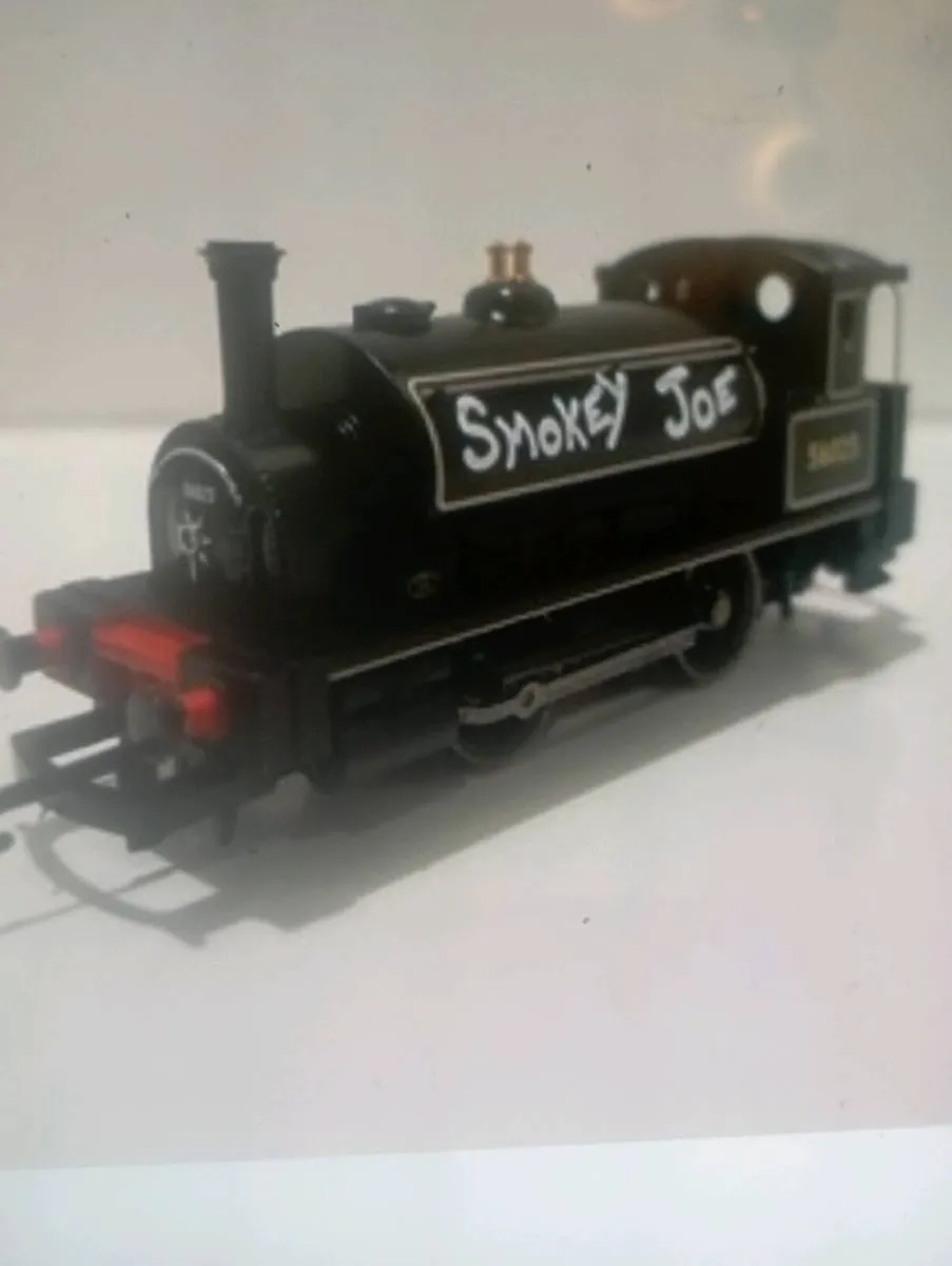 HORNBY OO GAUGE O-4-O SMOKEY JOETANK LOCOMOTIVE - Image 3
