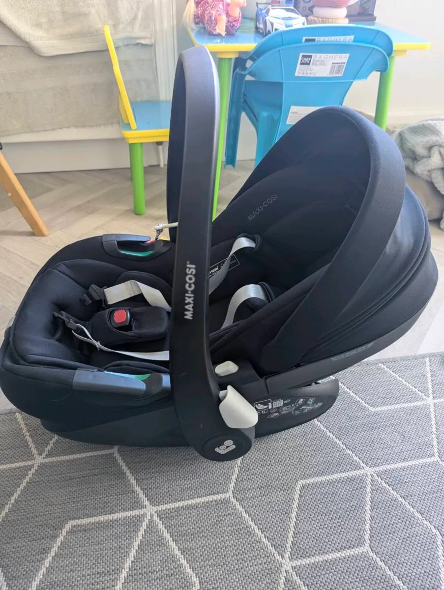 Baby car seat Maxi Cosi pebble 360 pro with base - Image 3