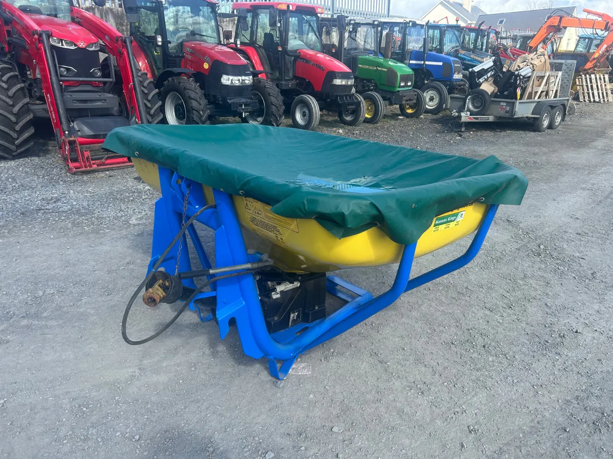 Fleming V800 Fertiliser Spreader - Image 1